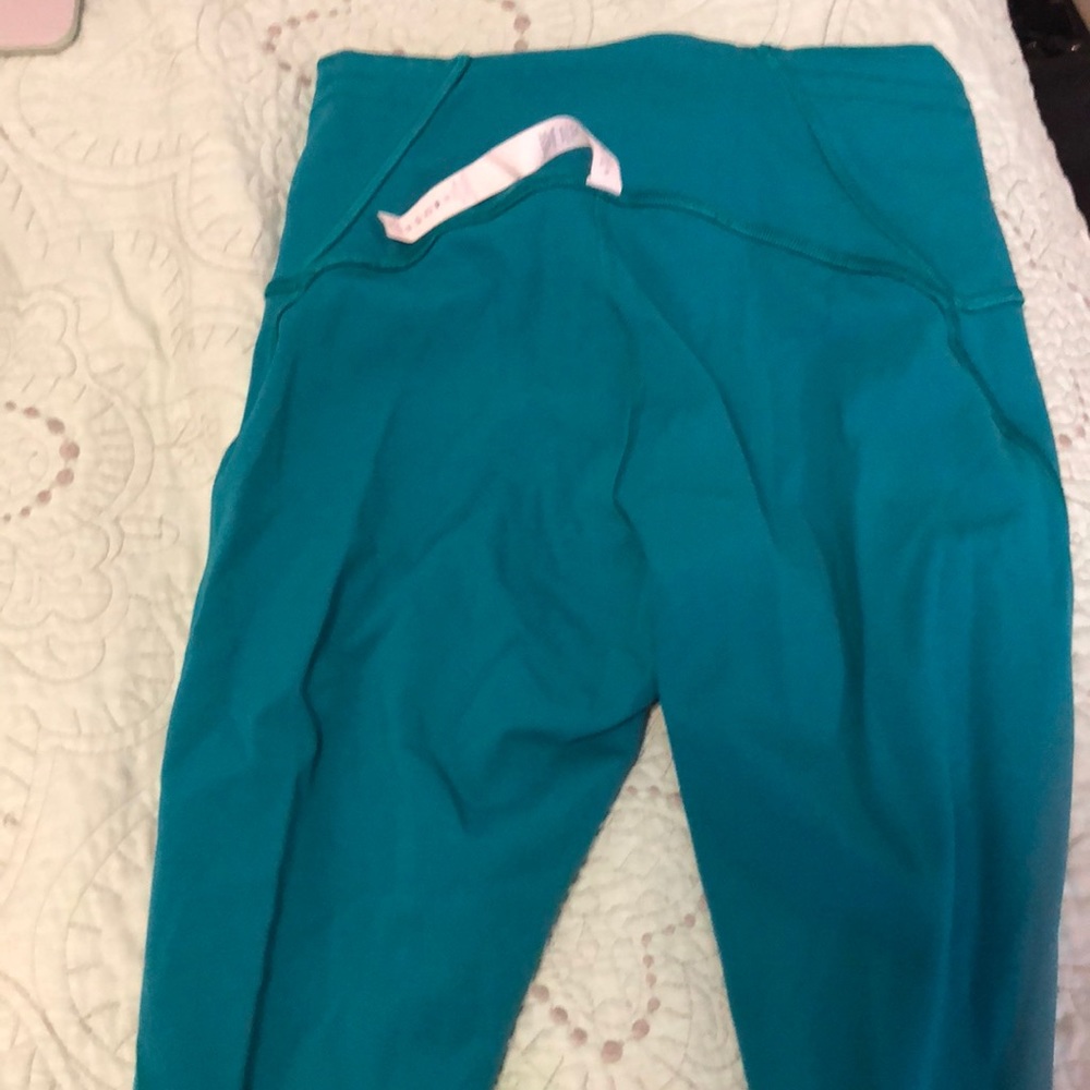 Lululemon Speed tight size 6 Green